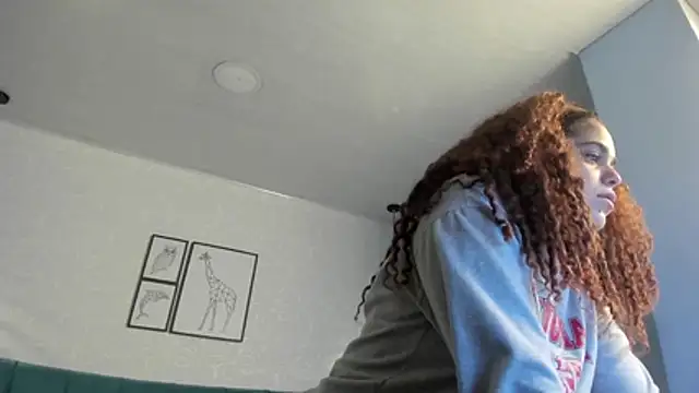 Snapshot of ninna_curly chatting on 05/08/26, 02:06 ninna curly online show from 05/08/26, 02:06