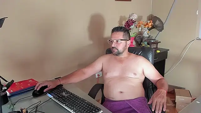 Snapshot of Daniel_08_8 chatting on 10/12/25, 08:41 Daniel 08 8 online show from 10/12/25, 08:41