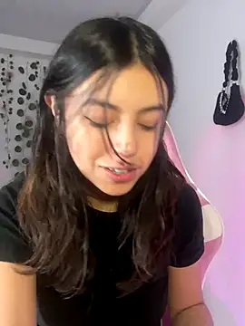 Snapshot of LiLy_kIndly chatting on 12/17/25, 09:32 LiLy kIndly online show from 12/17/25, 09:32