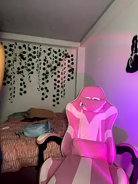 Snapshot of LiLy_kIndly chatting on 12/18/25, 10:05 LiLy kIndly online show from 12/18/25, 10:05