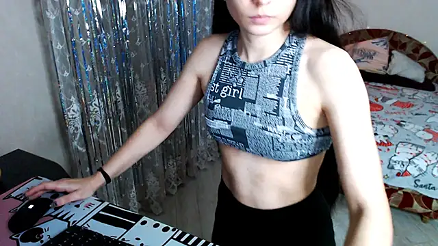 Kriss brunette 5 online show from 01/15/26, 04:00