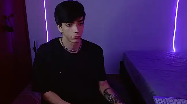 H3ll B0I online show from 03/11/25, 06:32