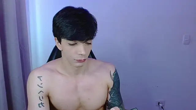 Snapshot of H3ll_B0I chatting on 04/21/26, 11:38 H3ll B0I online show from 04/21/26, 11:38