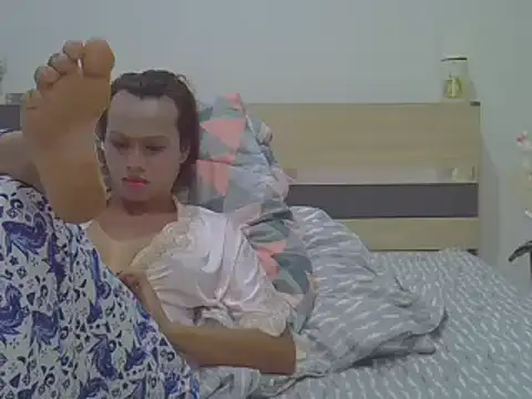 Snapshot of TSCHERRYANDPINKY chatting on 10/22/25, 05:34 TSCHERRYANDPINKY online show from 10/22/25, 05:34