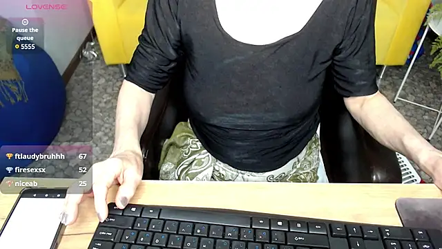 Snapshot of SexyGrandma_ chatting on 02/25/25, 12:47 SexyGrandma  online show from 02/25/25, 12:47