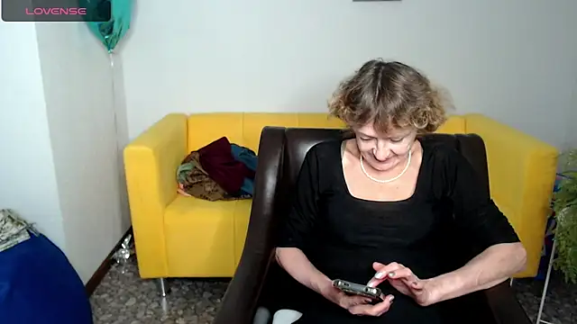 Snapshot of SexyGrandma_ chatting on 03/01/25, 01:00 SexyGrandma  online show from 03/01/25, 01:00