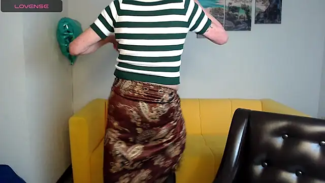 Snapshot of SexyGrandma_ chatting on 03/16/25, 04:12 SexyGrandma  online show from 03/16/25, 04:12