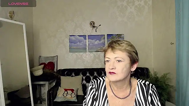 Snapshot of SexyGrandma_ chatting on 10/16/25, 03:46 SexyGrandma  online show from 10/16/25, 03:46