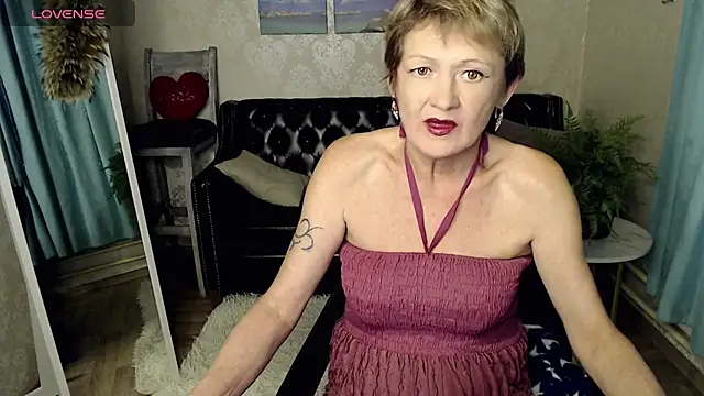 Snapshot of SexyGrandma_ chatting on 10/17/25, 04:20 SexyGrandma  online show from 10/17/25, 04:20