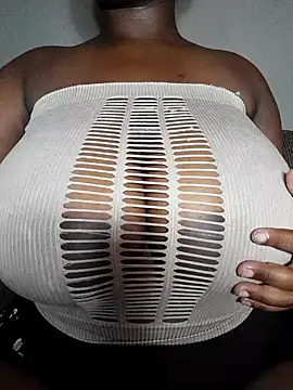 Snapshot of owamiee chatting on 02/02/25, 12:40 owamiee online show from 02/02/25, 12:40