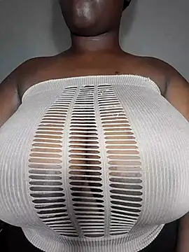 Snapshot of owamiee chatting on 02/13/25, 10:43 owamiee online show from 02/13/25, 10:43