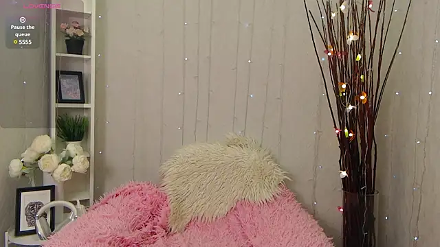 Snapshot of Holygirl_ chatting on 03/13/25, 01:43 Holygirl online show from 03/13/25, 01:43