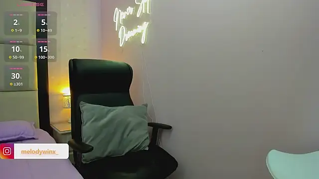 Snapshot of MelodyWinx chatting on 11/03/25, 11:15 MelodyWinx online show from 11/03/25, 11:15