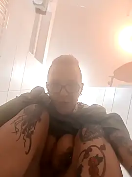 Snapshot of Astrid-Gilbert chatting on 02/03/25, 12:04 Astrid-Gilbert online show from 02/03/25, 12:04