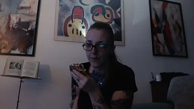 Snapshot of Astrid-Gilbert chatting on 02/21/25, 09:00 Astrid-Gilbert online show from 02/21/25, 09:00