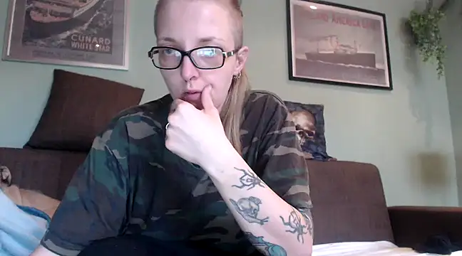 Snapshot of Astrid-Gilbert chatting on 02/26/25, 08:59 Astrid-Gilbert online show from 02/26/25, 08:59