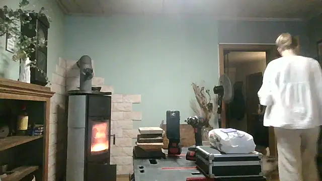 Snapshot of Astrid-Gilbert chatting on 12/19/25, 07:54 Astrid-Gilbert online show from 12/19/25, 07:54