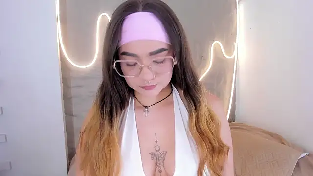 Snapshot of Shanntal_ chatting on 03/20/26, 07:52 Shanntal online show from 03/20/26, 07:52