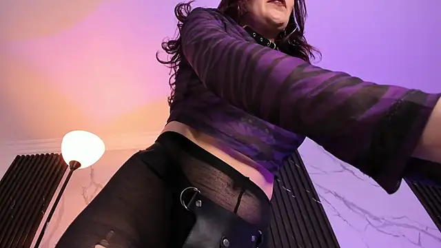 Snapshot of SadieManson_ chatting on 02/11/25, 08:31 SadieManson online show from 02/11/25, 08:31