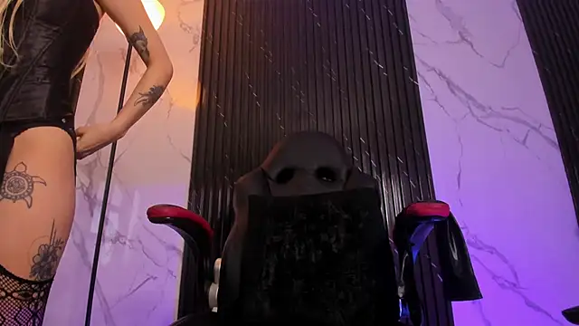 Snapshot of SadieManson_ chatting on 03/07/25, 01:07 SadieManson online show from 03/07/25, 01:07