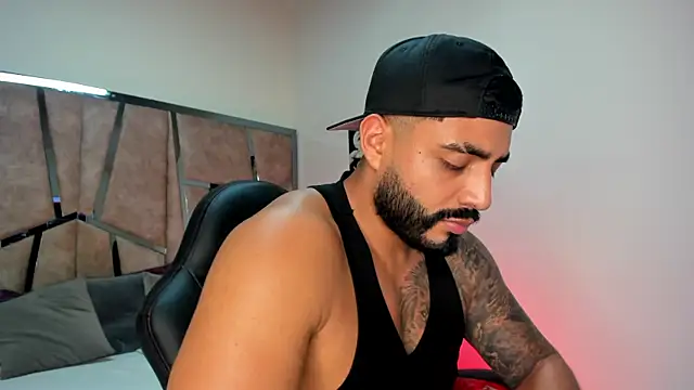 LeandroRusso online show from 02/23/25, 01:57