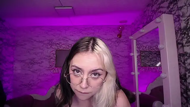 Hela v online show from 03/03/25, 06:55