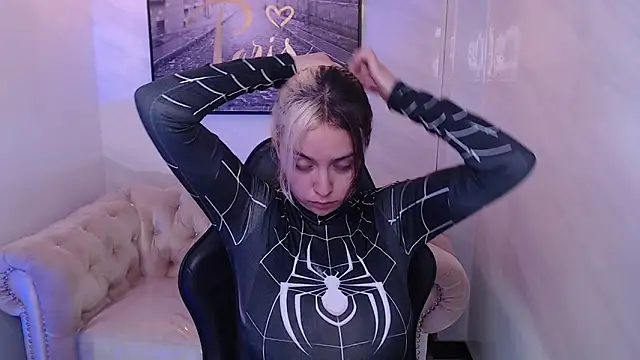 Hela v online show from 10/24/25, 07:43