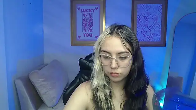 Hela v online show from 11/24/25, 08:08