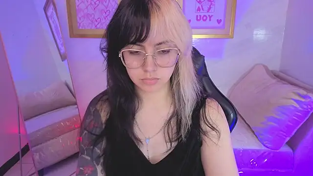 Hela v online show from 02/10/26, 08:02