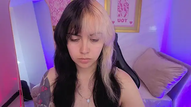 Hela v online show from 02/11/26, 08:03