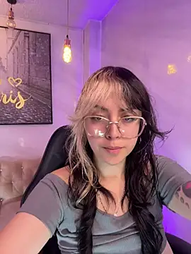 Snapshot of Hela_v chatting on 03/05/26, 01:29 Hela v online show from 03/05/26, 01:29