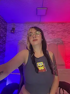 Snapshot of Hela_v chatting on 03/18/26, 02:31 Hela v online show from 03/18/26, 02:31