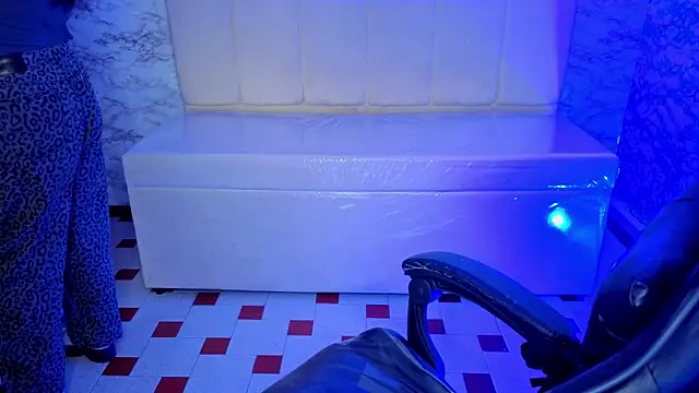 Snapshot of Hela_v chatting on 04/08/26, 01:00 Hela v online show from 04/08/26, 01:00