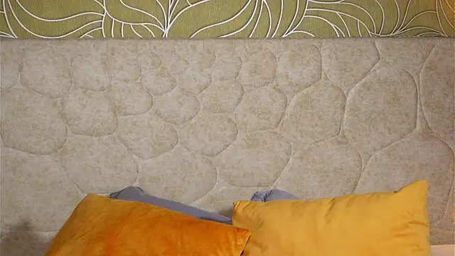 MillaBlis online show from 10/03/25, 08:17