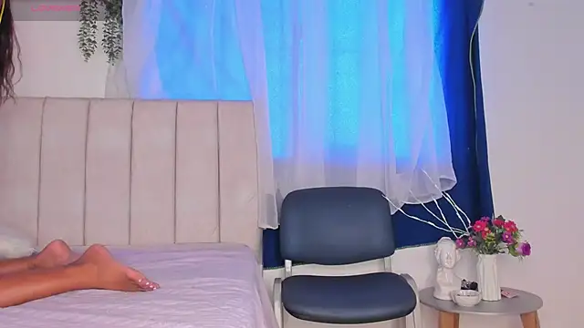 Snapshot of alice_guzman1 chatting on 10/01/25, 04:13 alice guzman1 online show from 10/01/25, 04:13