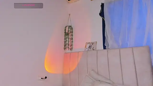 Snapshot of alice_guzman1 chatting on 10/17/25, 07:27 alice guzman1 online show from 10/17/25, 07:27