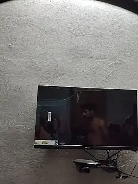 birds0641 online show from 10/27/25, 06:23