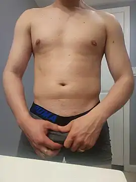 Snapshot of ElCastigador09 chatting on 02/27/25, 05:24 ElCastigador09 online show from 02/27/25, 05:24