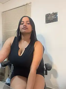 Snapshot of my_cam chatting on 01/30/25, 11:24 my cam online show from 01/30/25, 11:24