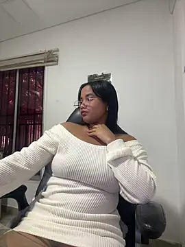 Snapshot of my_cam chatting on 02/10/25, 08:00 my cam online show from 02/10/25, 08:00