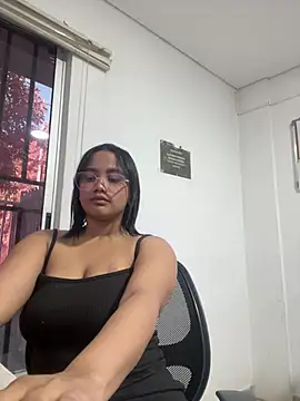 Snapshot of my_cam chatting on 02/14/25, 07:33 my cam online show from 02/14/25, 07:33