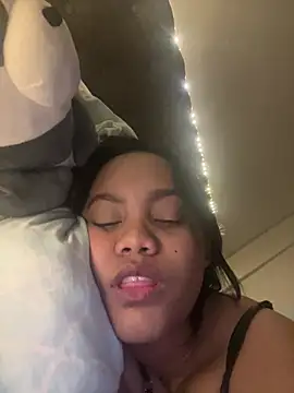 Snapshot of my_cam chatting on 03/06/25, 03:13 my cam online show from 03/06/25, 03:13