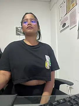 Snapshot of my_cam chatting on 03/07/25, 08:22 my cam online show from 03/07/25, 08:22