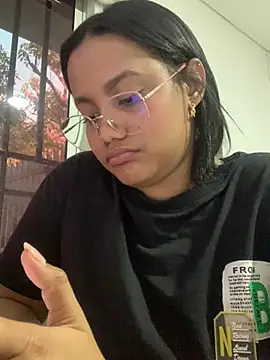 Snapshot of my_cam chatting on 03/13/25, 08:43 my cam online show from 03/13/25, 08:43