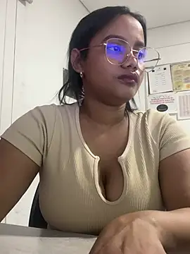 Snapshot of my_cam chatting on 03/19/25, 09:37 my cam online show from 03/19/25, 09:37