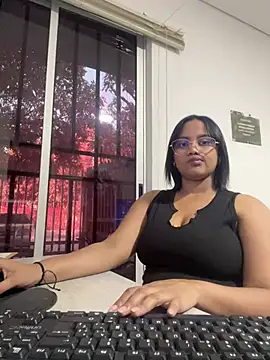 Snapshot of my_cam chatting on 03/20/25, 09:56 my cam online show from 03/20/25, 09:56