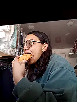 bri ali online show from 12/17/25, 02:12