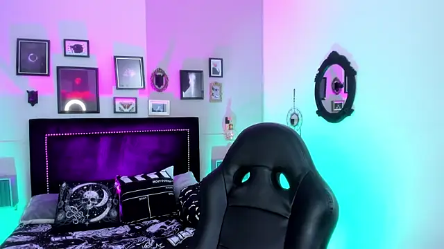 IsisRaichuu  online show from 09/24/25, 08:23