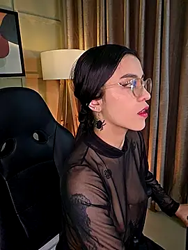 nina  dixon online show from 09/16/25, 12:11