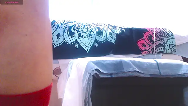 Snapshot of Ju-Hot chatting on 12/19/24, 02:57 Ju-Hot online show from 12/19/24, 02:57